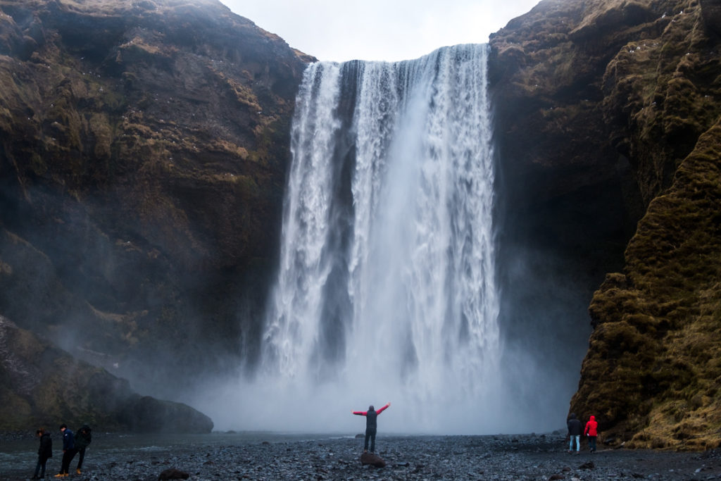 Skogafoss to wodospad o przepięknych, klasycznych proporcjach.