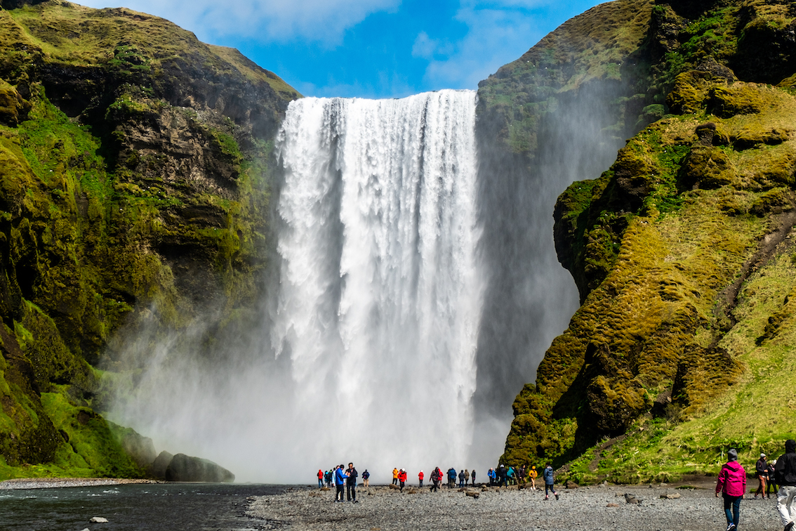 Wodospady na Islandii należą do najpiękniejszych w Europie. Tu Skogafoss.