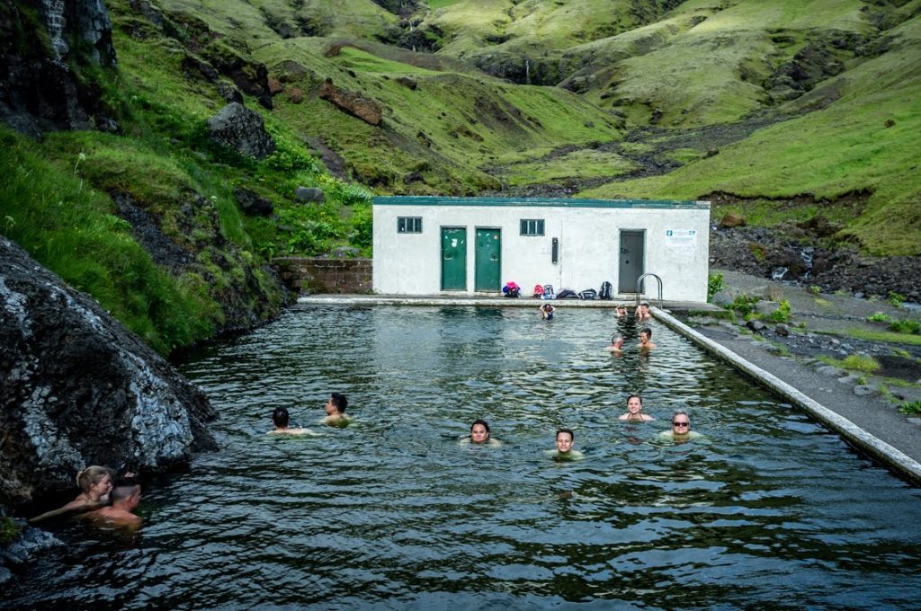 islandia gorące baseny