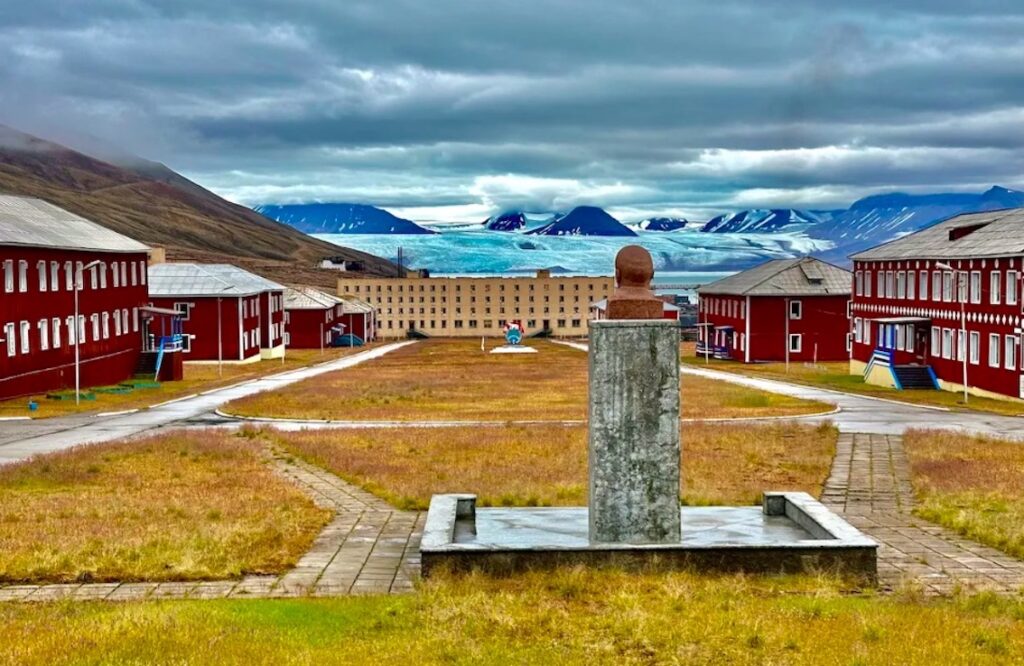 pyramiden svalbard